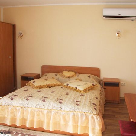 Admiral Hotel Skadovsʼk Esterno foto